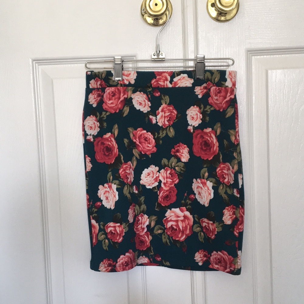 Junior’s floral pencil skirt